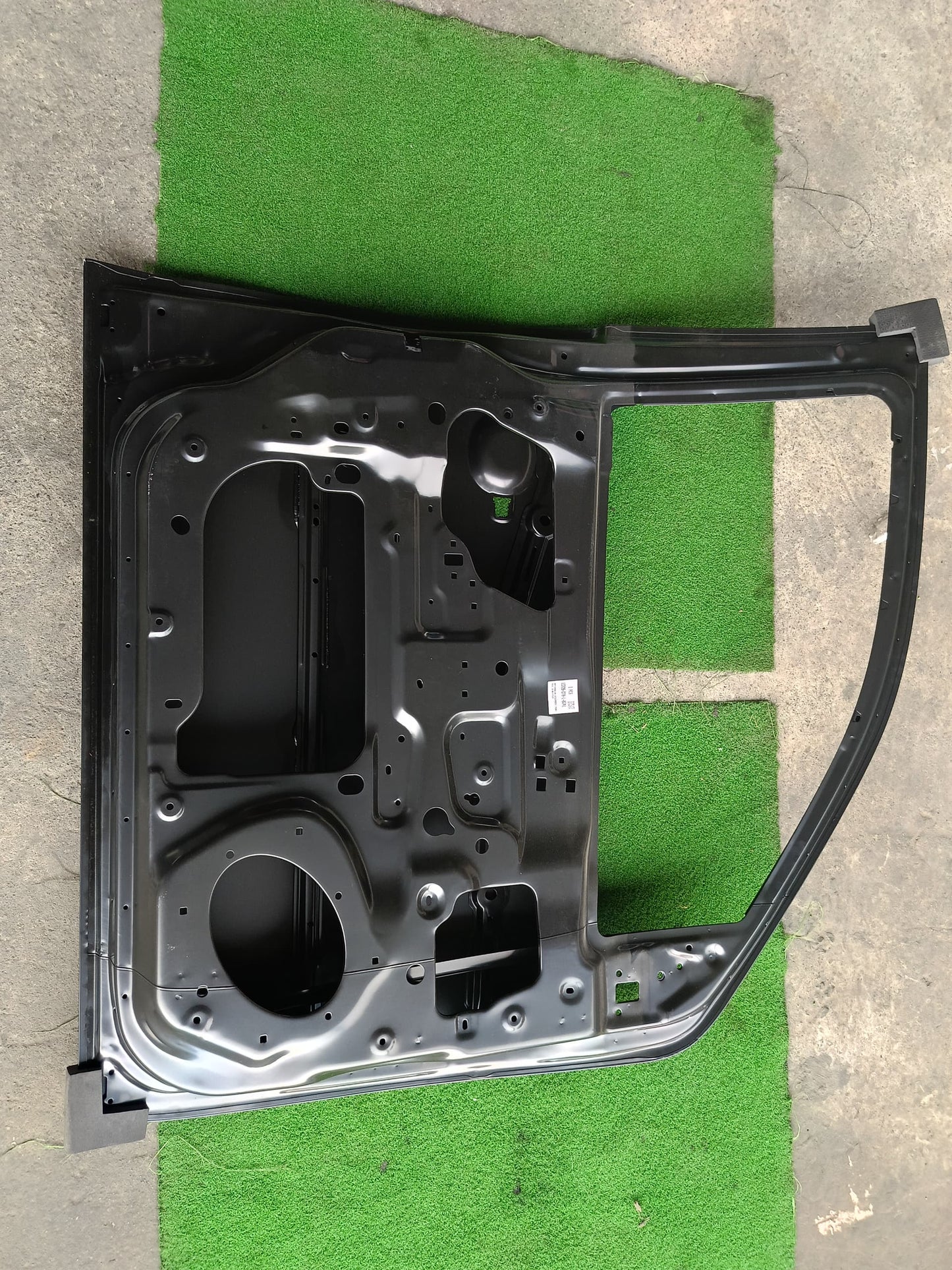 ISUZU DMAX 2013 VCROSS 4DOOR FRONT DOOR LEFT (ISK05E-261NA-LNNA)