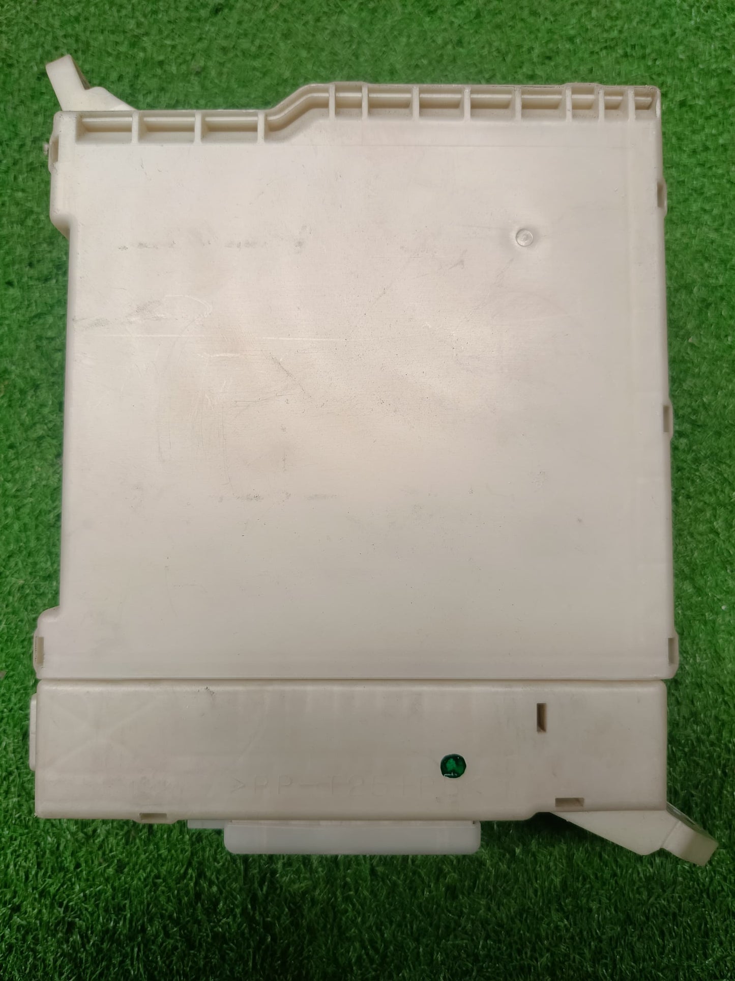 TOYOTA ESTIMA FUSE BOX ECU (82730-28160)