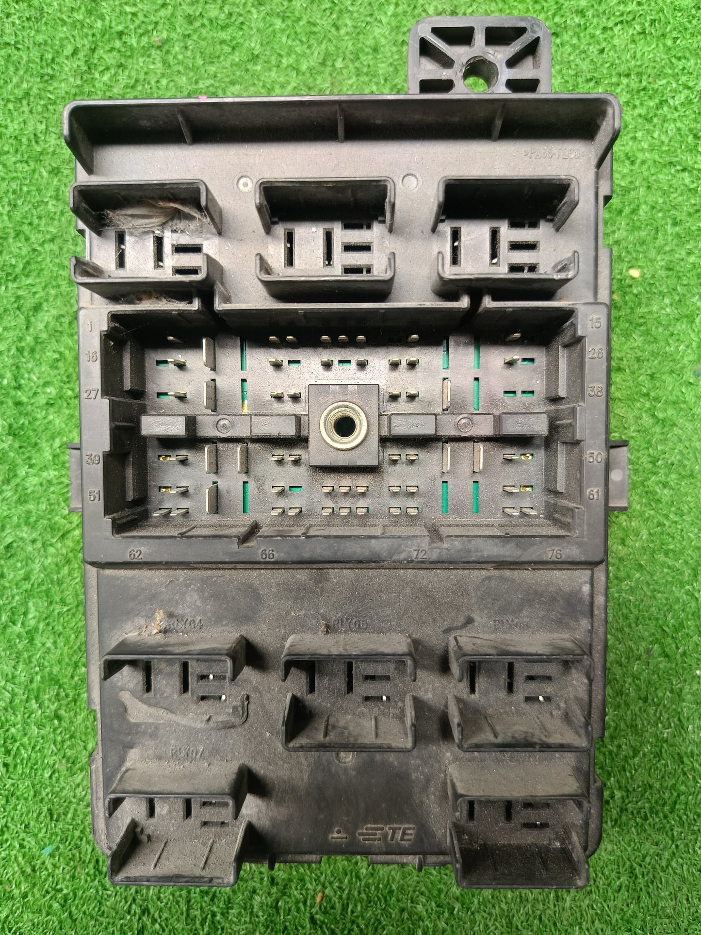 PROTON IRIZ FUSE BOX  (PW951463)