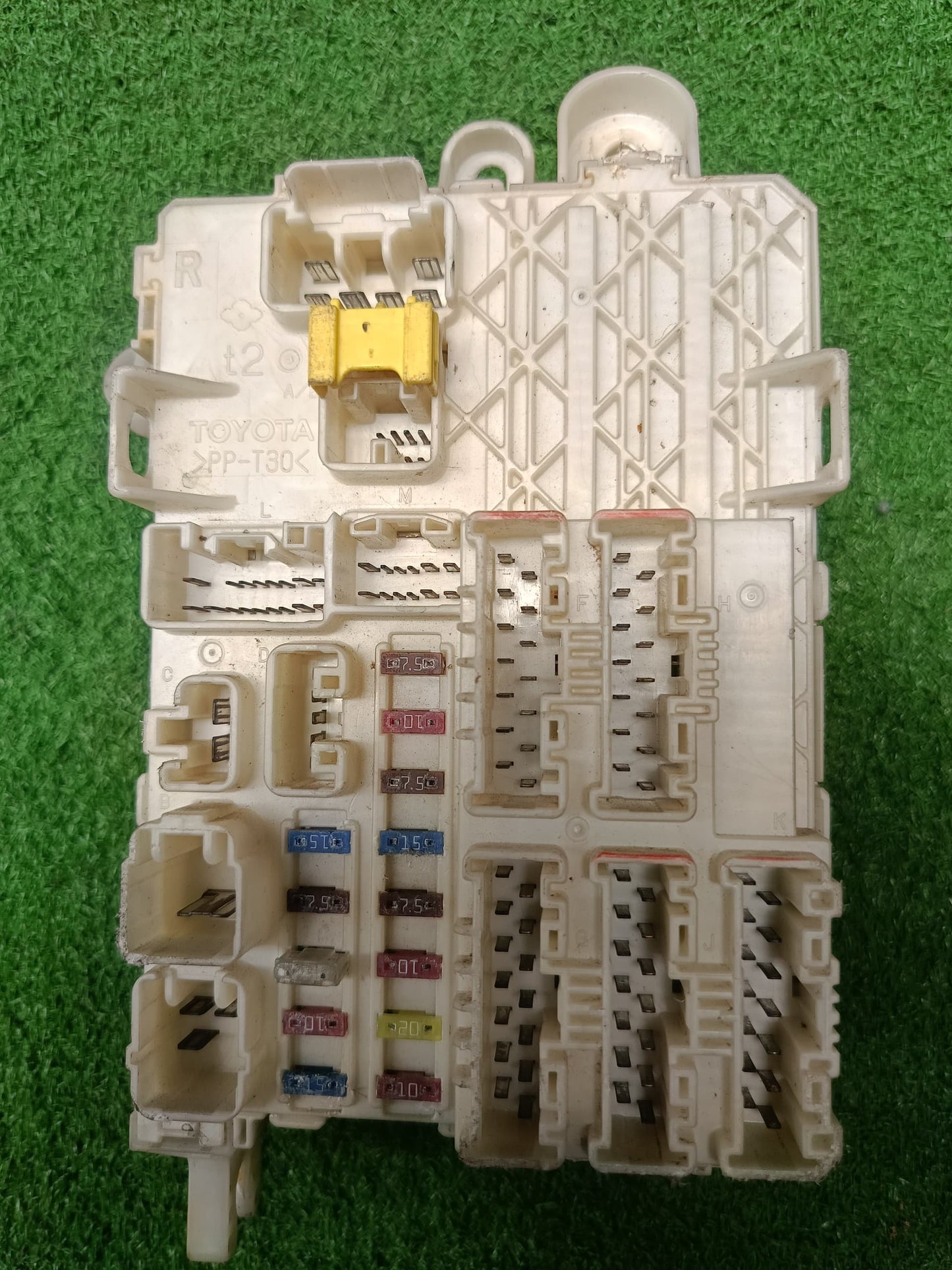 TOYOTA HILUX VIGO FUSE BOX ECU (FSB0015)