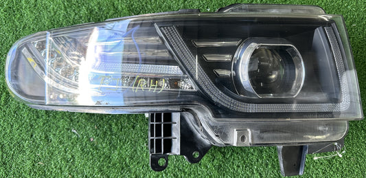 TOYOTA FJ CRUISER HEAD LAMP RH (YAA-FJ-0249A)