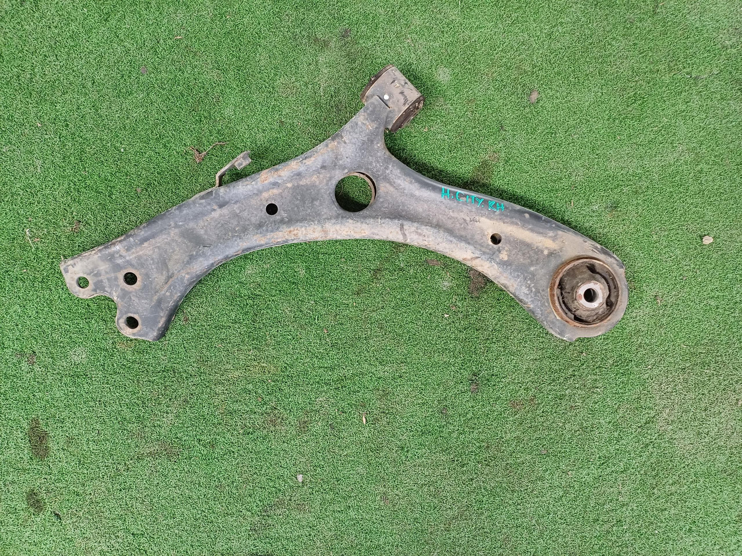 HONDA CITY LOWER ARM RH (U) [LAM047]