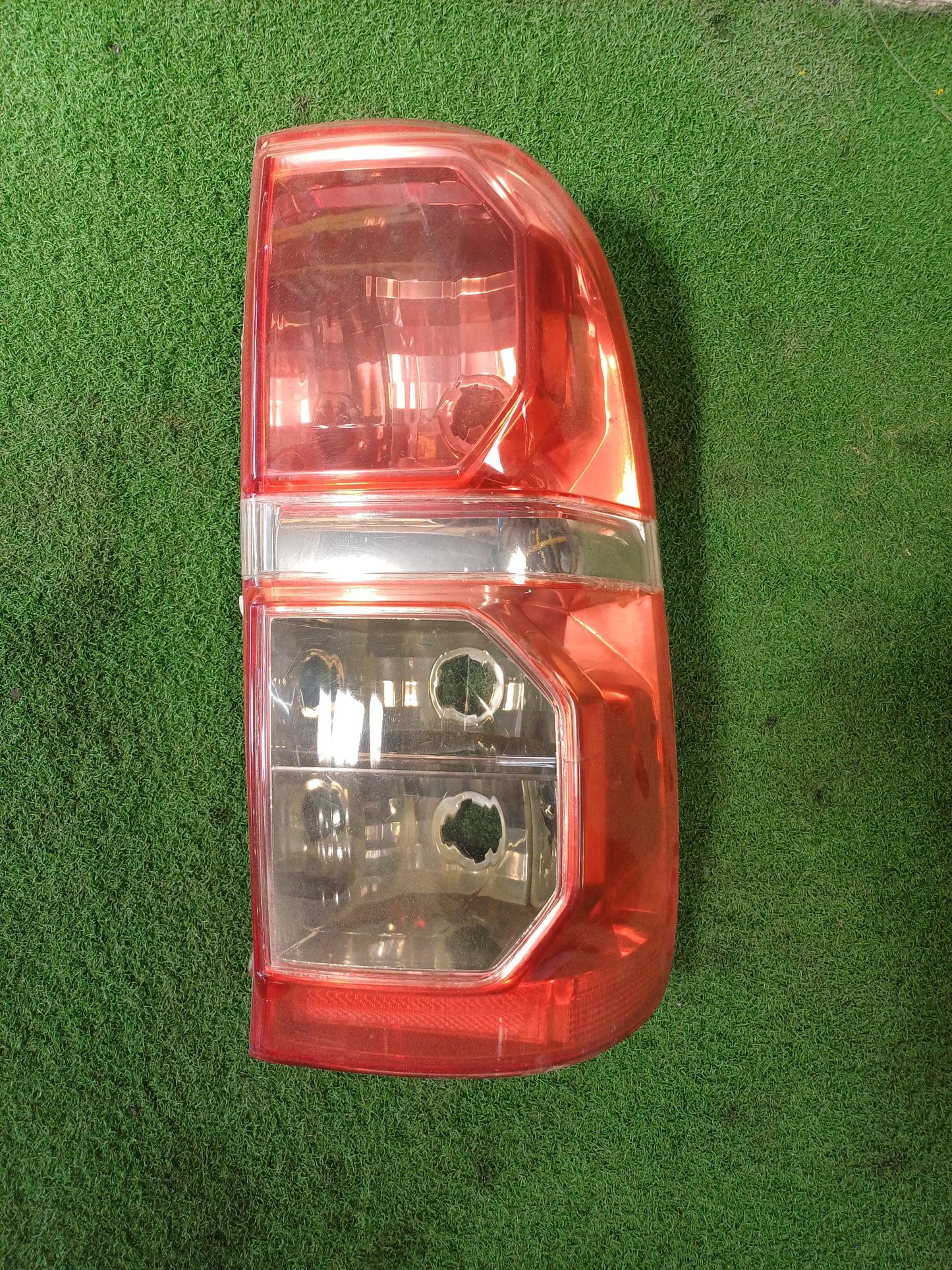 TOYOTA HILUX VIGO TAIL LAMP RH (U) [TL00192]