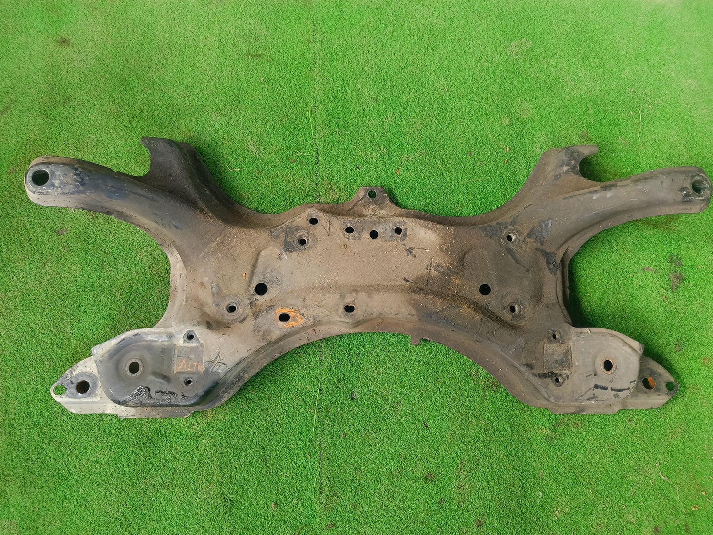 TOYOTA COROLLA ALTIS E120 CROSSMEMBER (U) [CMB022]