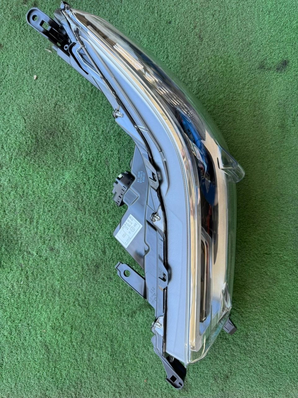 TOYOTA HILUX ROGUE 2020 HEADLAMP WITH LED DRL (ELECTRICAL) RH AFTERMARKET