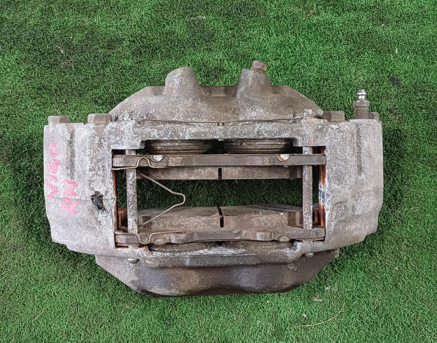 TOYOTA HILUX VIGO BRAKE CALIPER RH (U) [BC054]