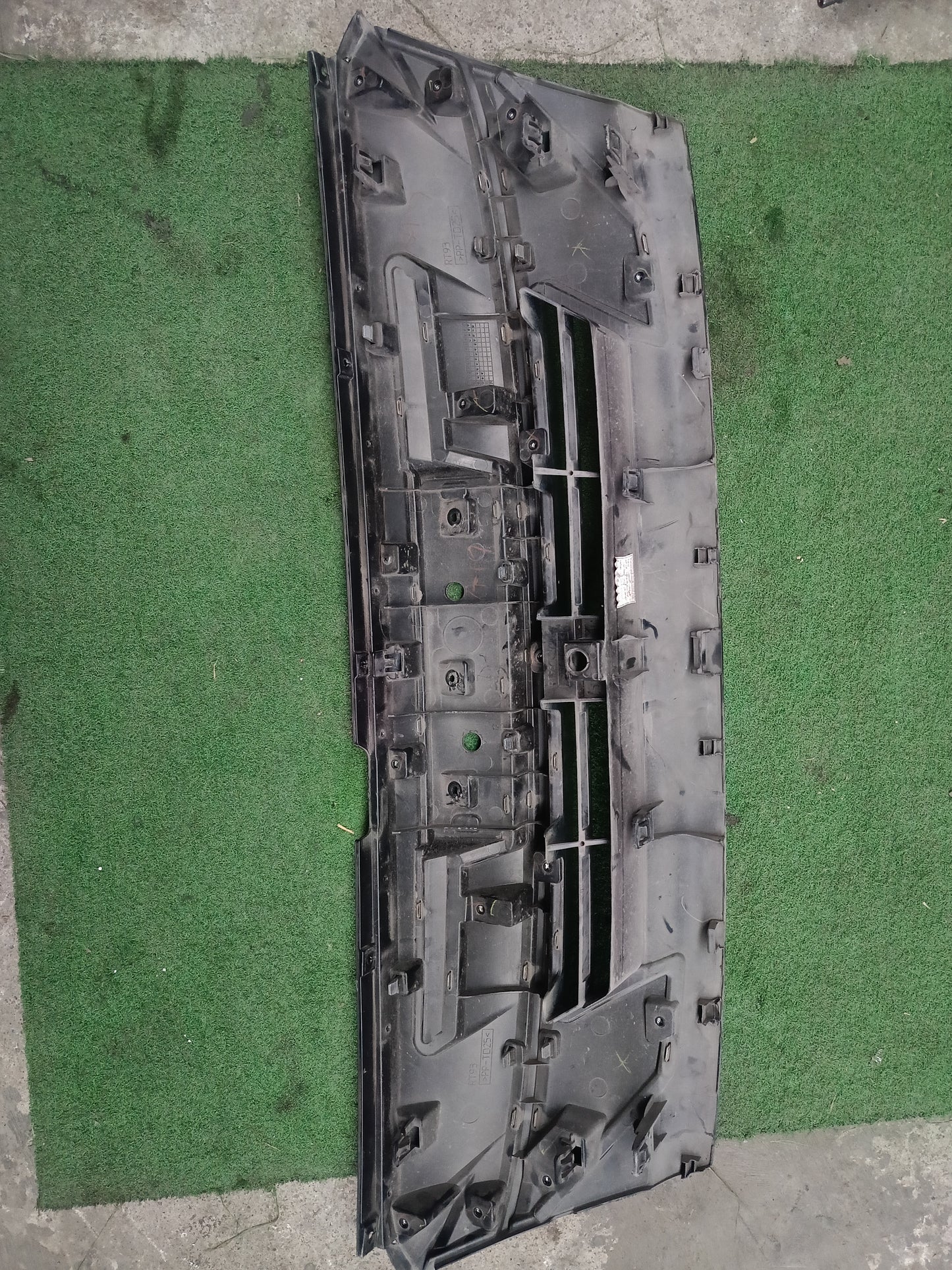 ISUZU D-MAX 2019 FRONT RAD GRILLE CHROME (WITHOUT LOGO) (T00031)