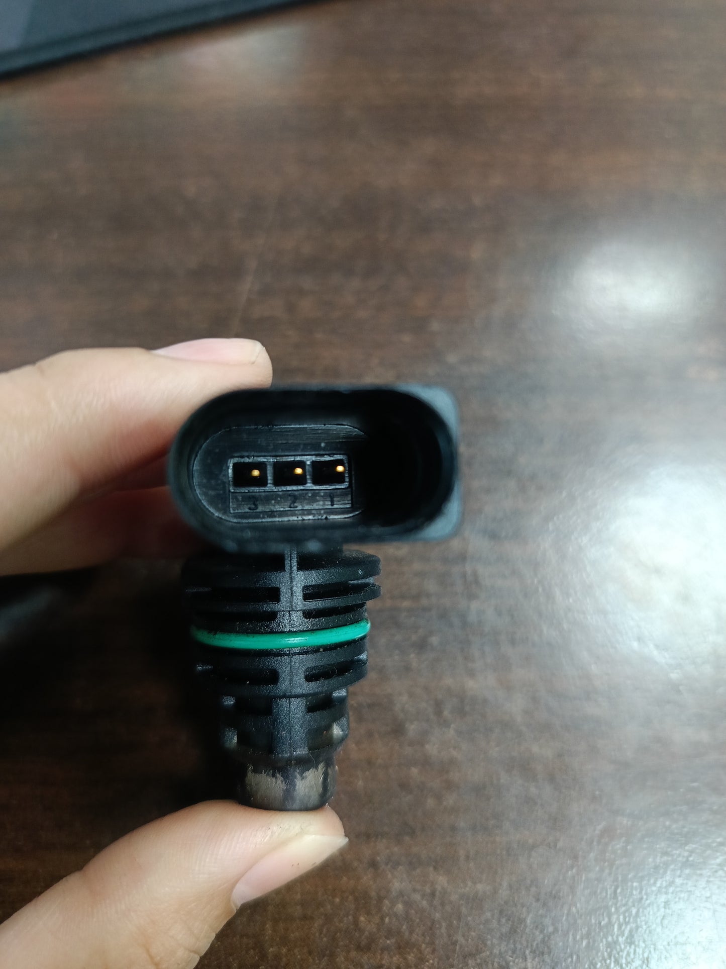 VOLKSWAGEN CAM SHAFT POSITION SENSOR (030907601E)