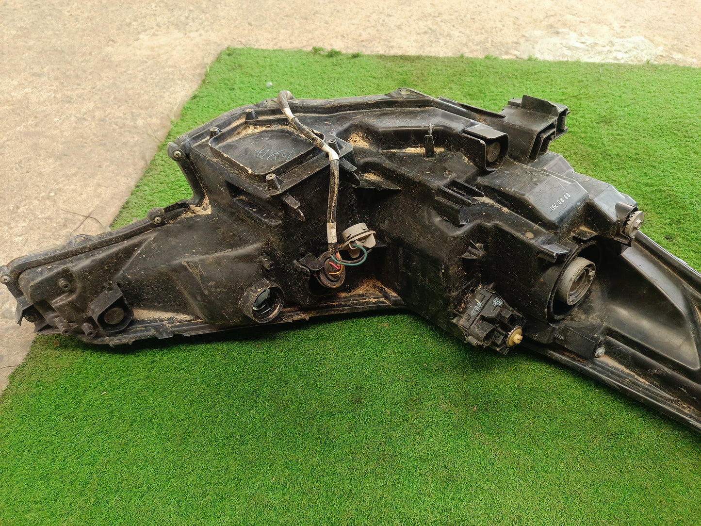 TOYOTA C-HR HEAD LAMP LH (HL0134)