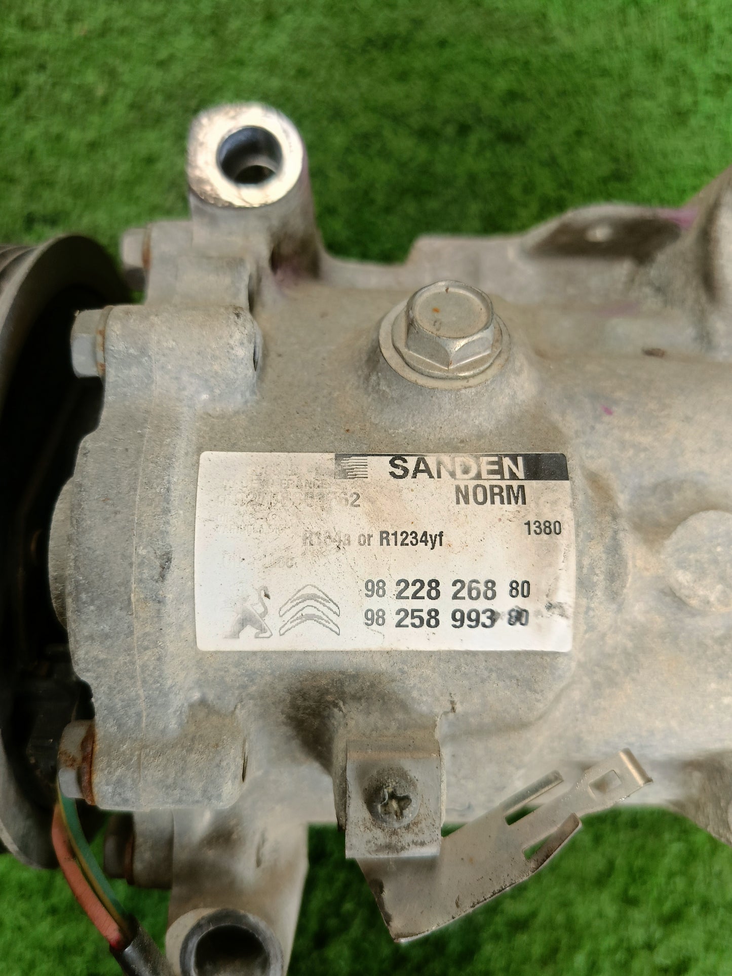 CITROEN PEUGEOT 2008 COMPRESSOR (9822826880)