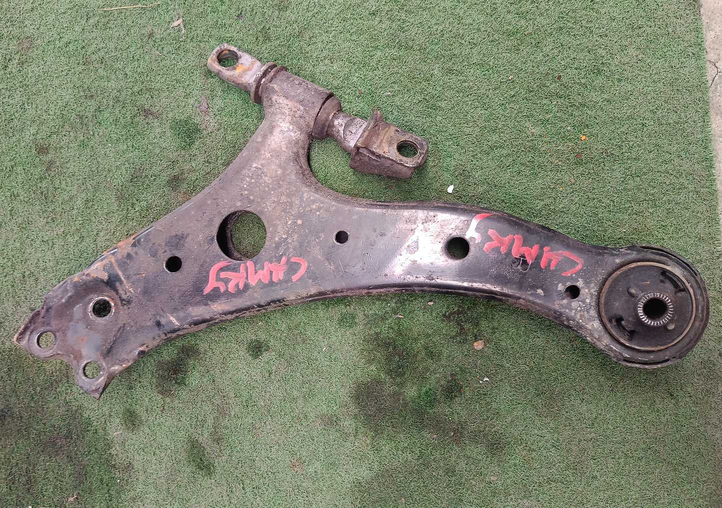 TOYOTA CAMRY LOWER ARM RH (LAM058)
