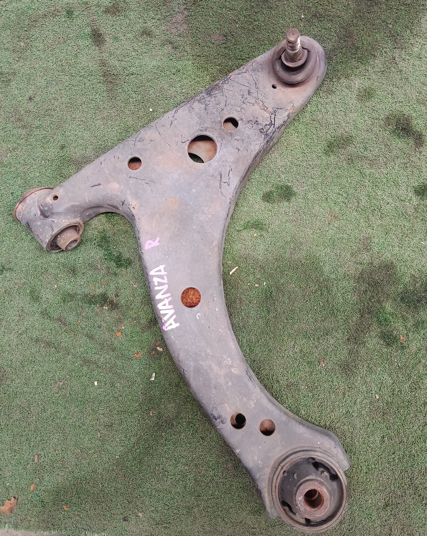 TOYOTA AVANZA LOWER ARM RH (LAM061)