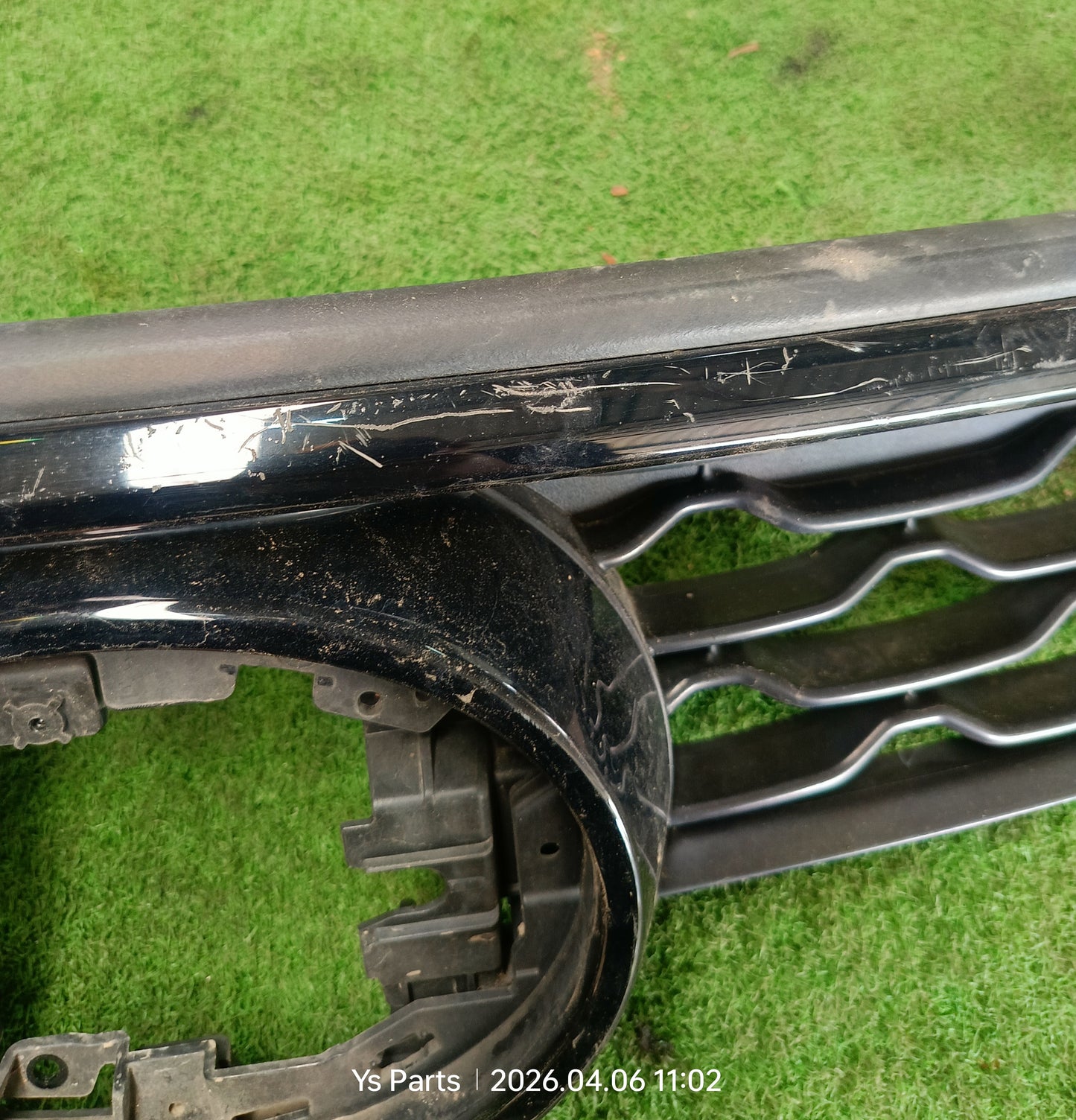 TOYOTA FORTUNER FRONT GRILLE (T00038)