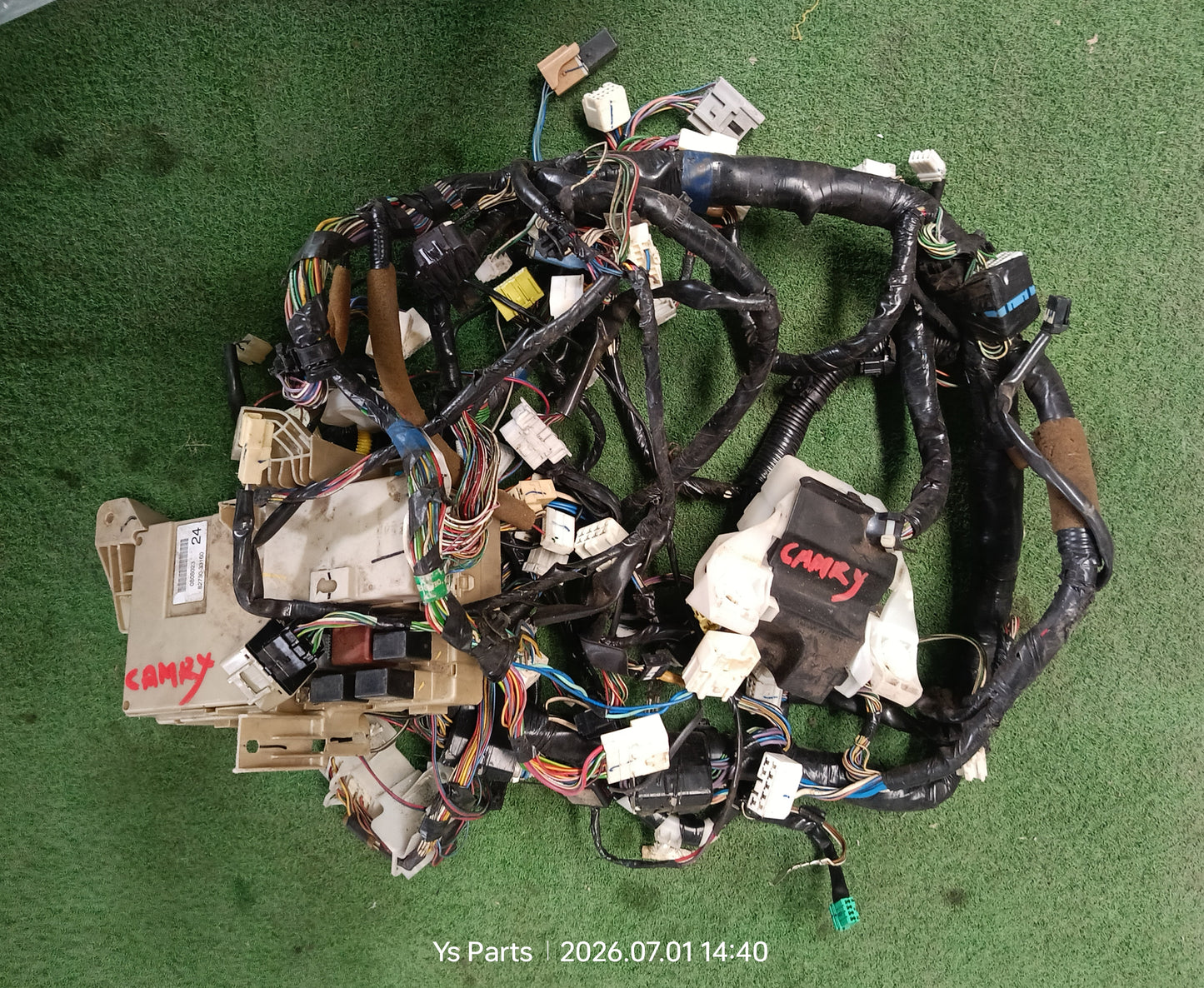 TOYOTA CAMRY FUSEBOX WIRING (82730-33160)