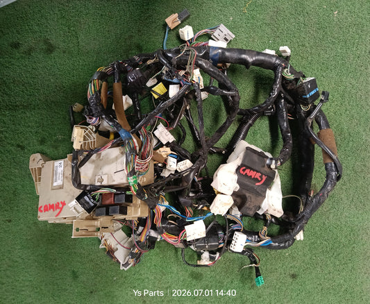 TOYOTA CAMRY FUSEBOX WIRING (82730-33160)