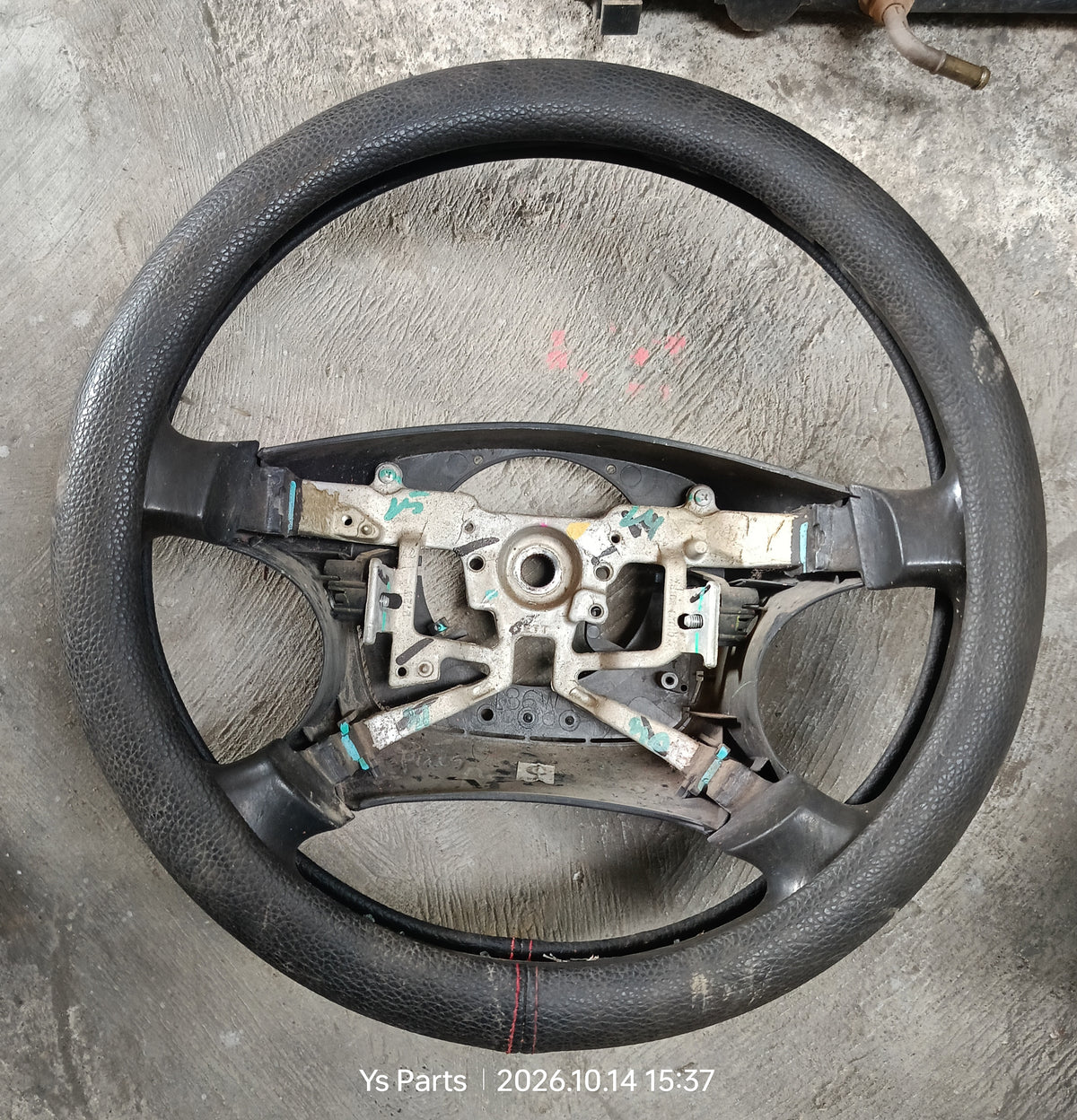 TOYOTA HILUX VIGO STEERING WHEEL (SW00130)