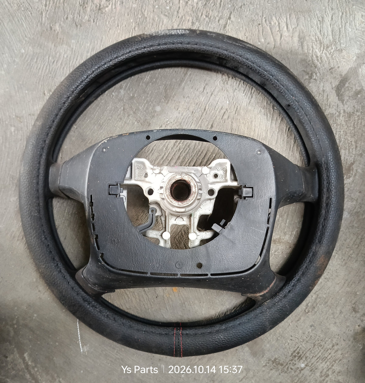 TOYOTA HILUX VIGO STEERING WHEEL (SW00130)
