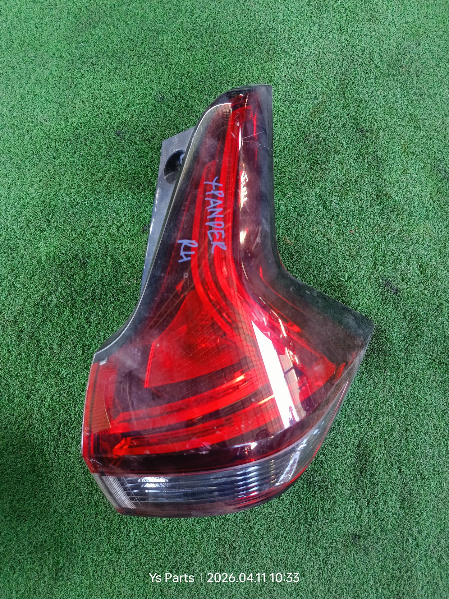 MITSUBISHI XPANDER TAIL LAMP RH (8330B406)
