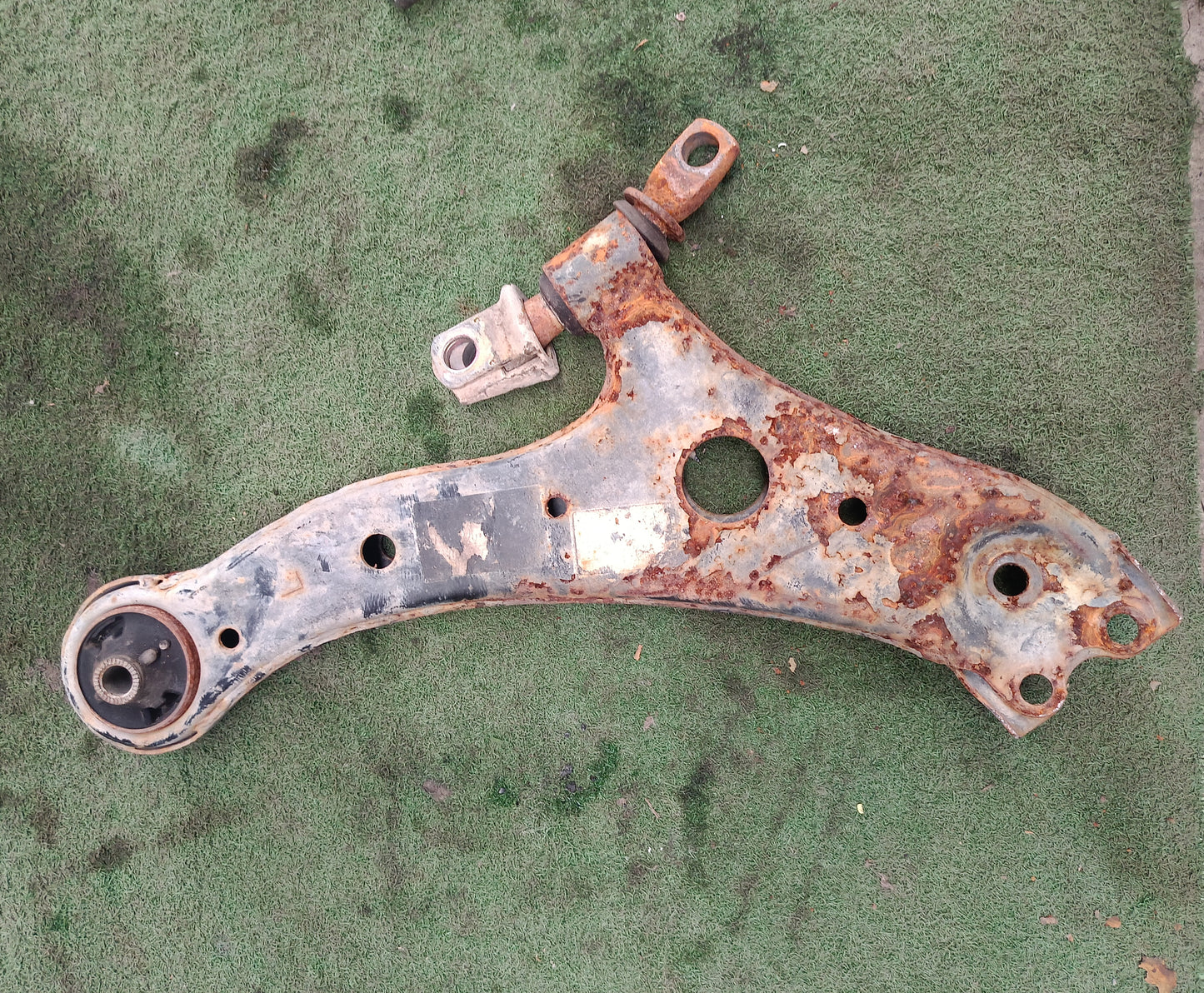 TOYOTA CAMRY LOWER ARM LH (LAM059)