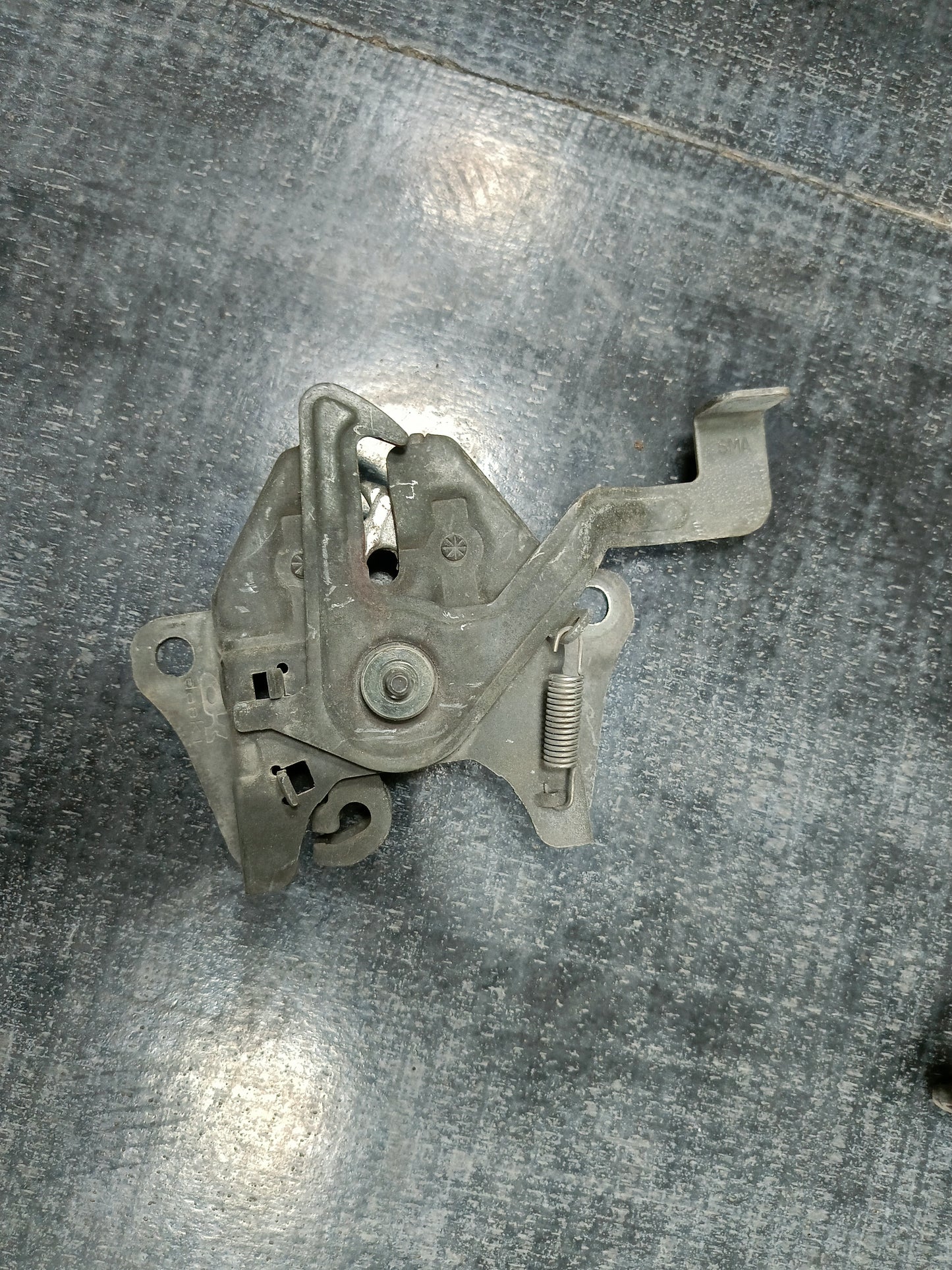 KIA SHUMA FRONT BONNET LOCK (BL00035)