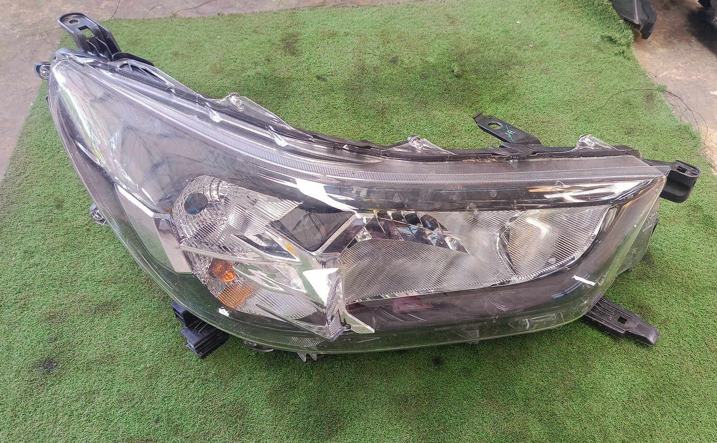 TOYOTA HILUX REVO / ROGUE HEADLAMP RH (NEW) (HL0119)