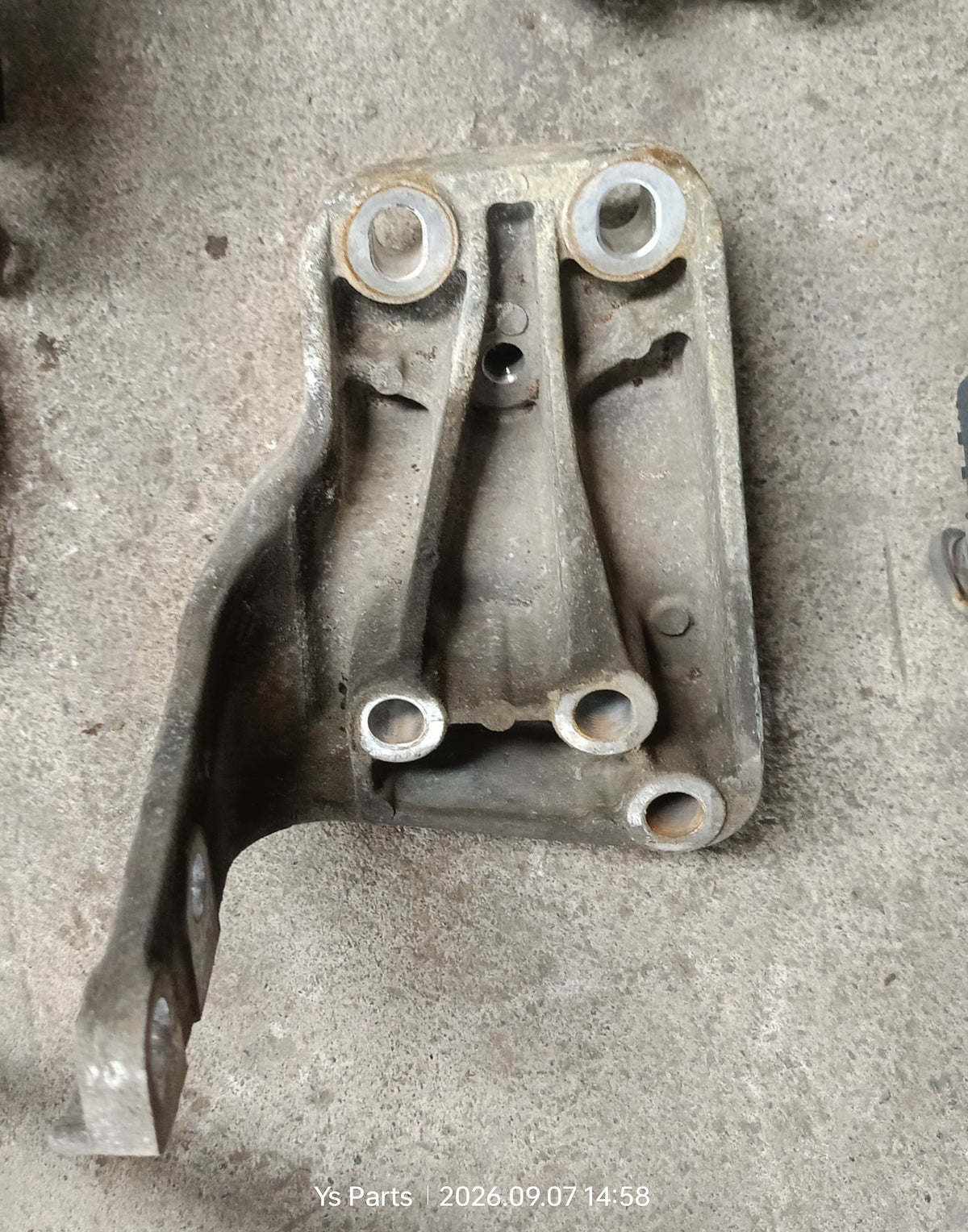 PERODUA MYVI GEARBOX MOUNTING (EM0087)