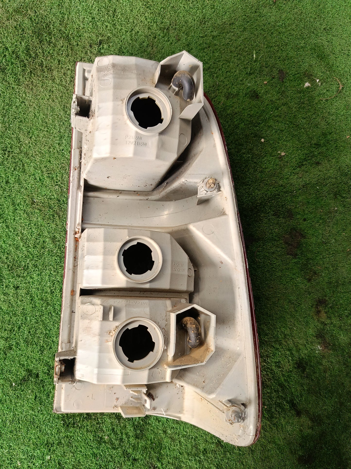 TOYOTA HILUX VIGO TAIL LAMP LH (U) [TL00218]