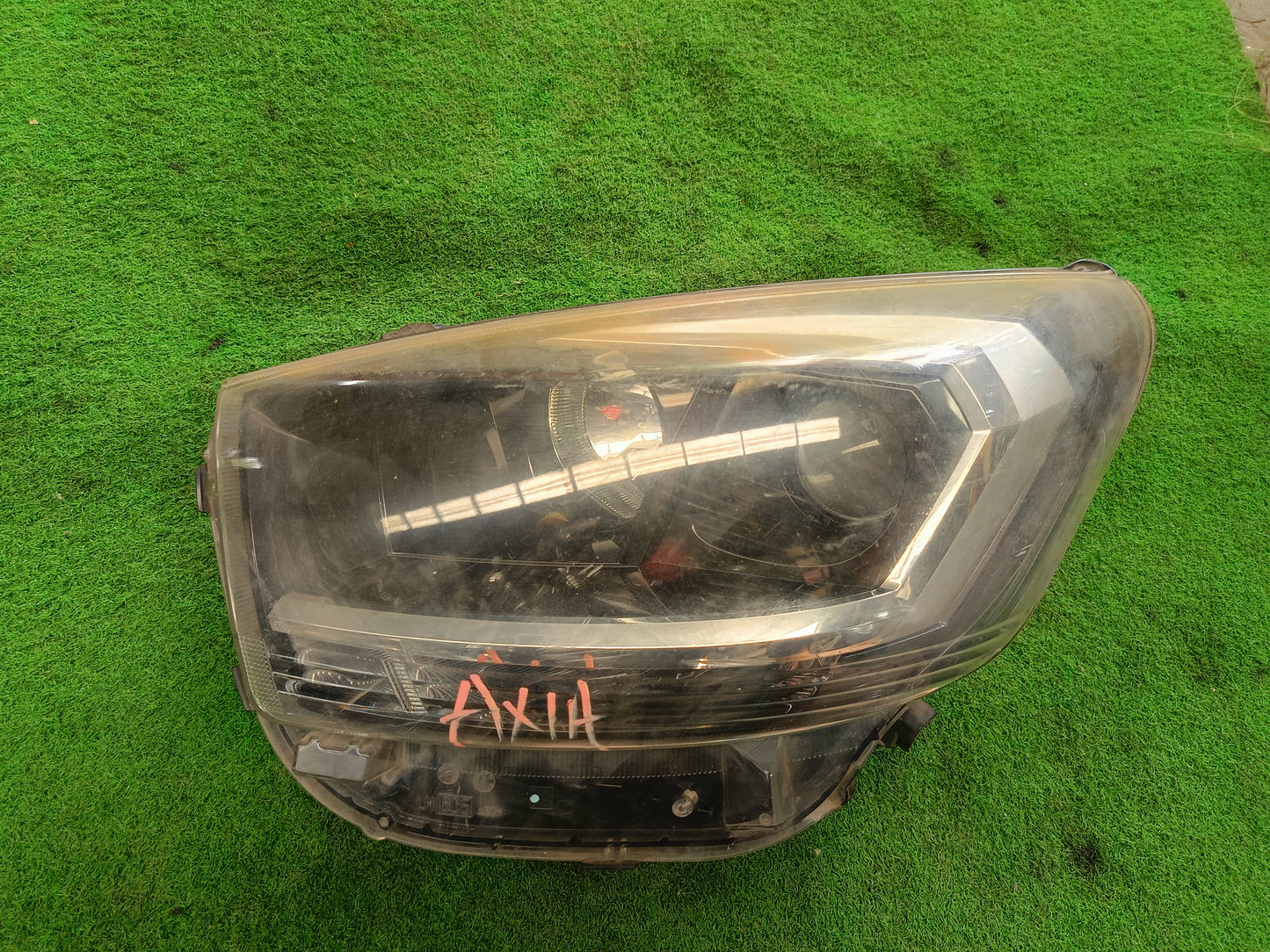 PERODUA AXIA HEAD LAMP LH (HL0136) (PATAH KAKI)