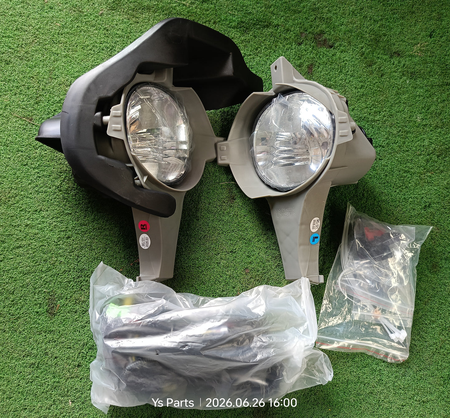 TOYOTA HILUX VIGO (KUN25) 2005 2DOOR FOG LAMP SET NEW (TYN07A-403AA-SNNX)