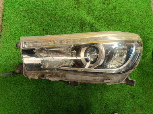 TOYOTA HILUX REVO HEAD LAMP LH (THAI) (HL0126)