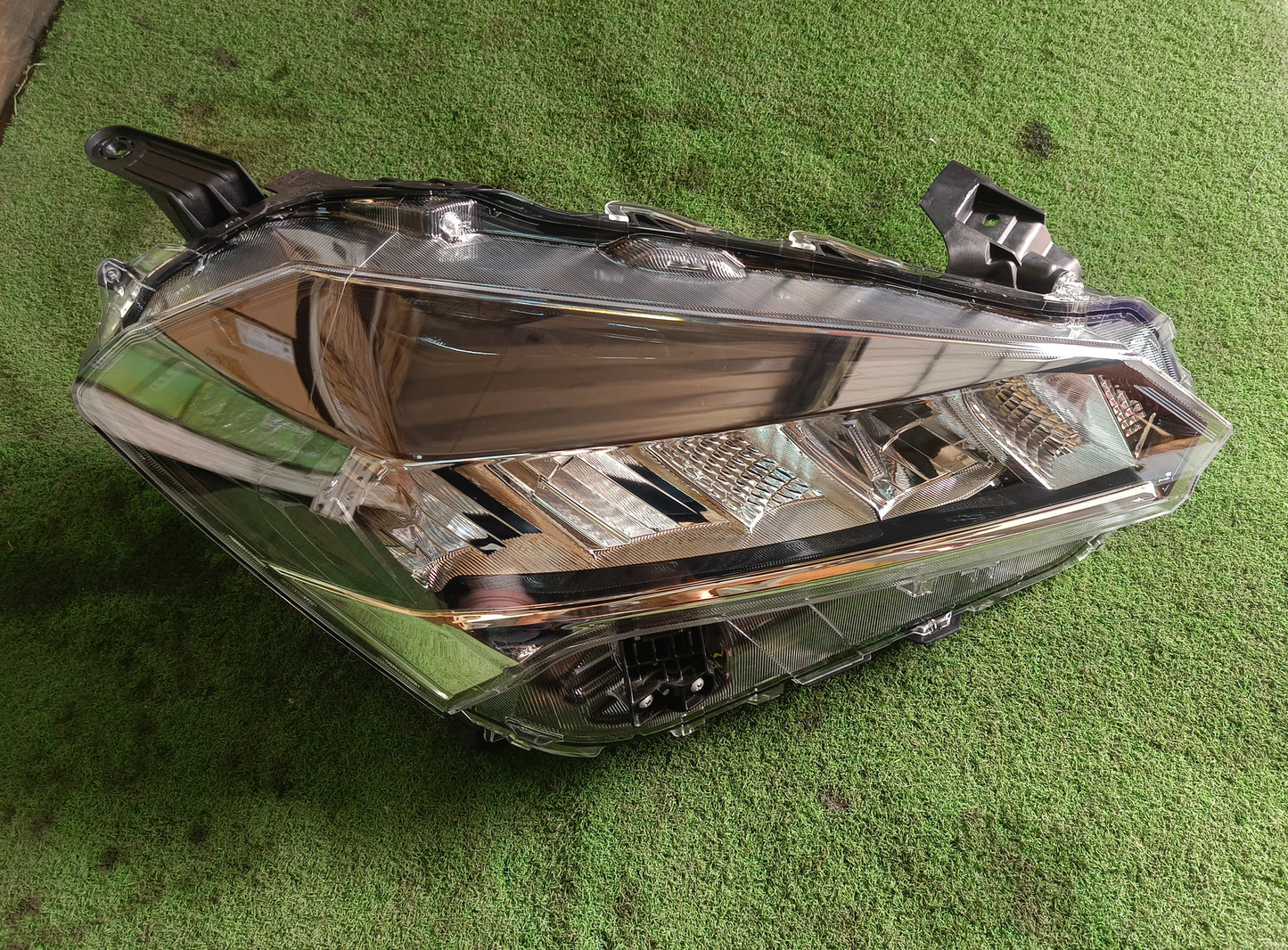 PERODUA MYVI 2021 HEAD LAMP WITH LED RIGHT (PDV02G-4031A-ROND)