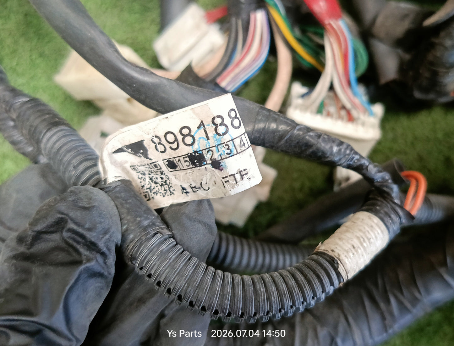 ISUZU DMAX VCROSS FUSEBOX WIRING (898188-4206-070)