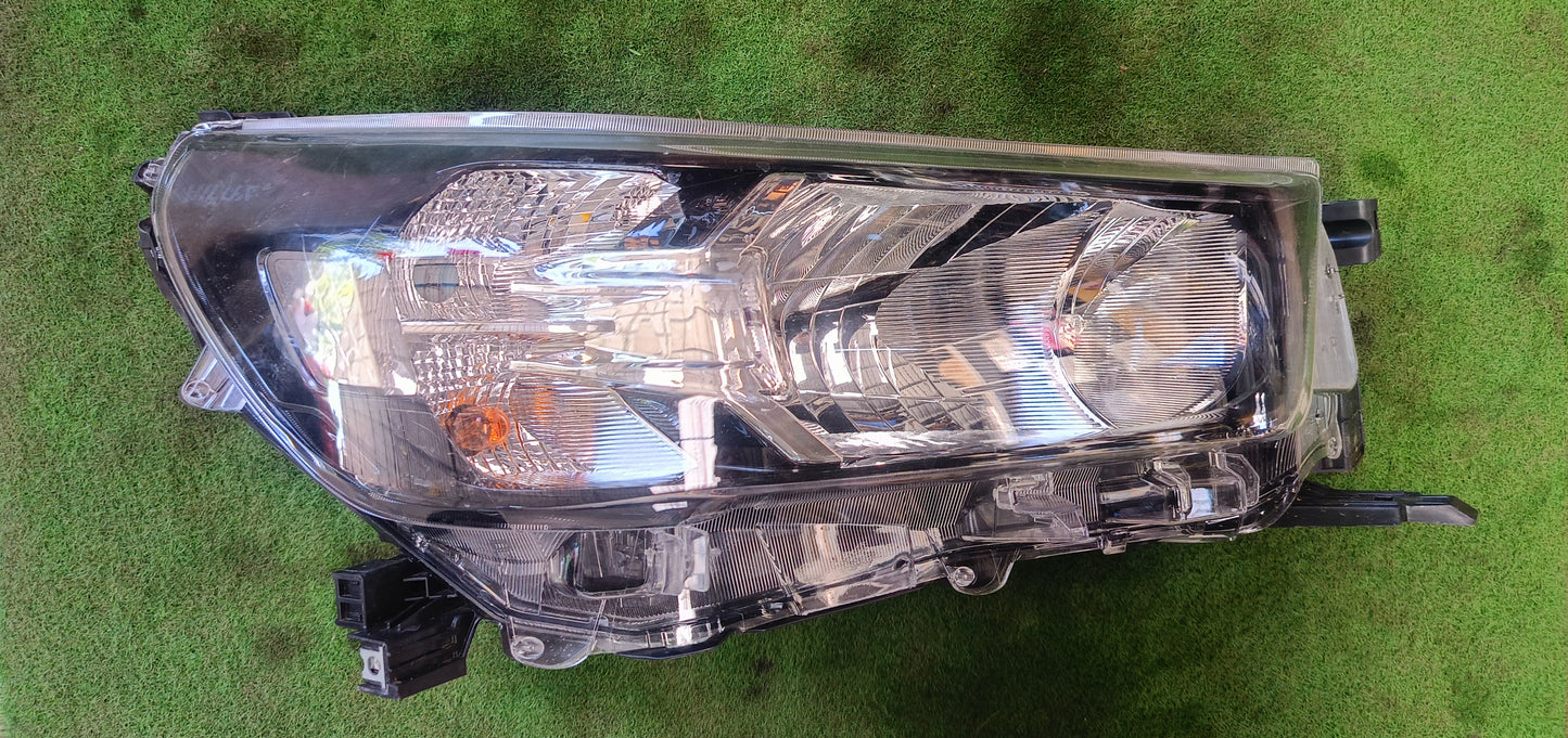 TOYOTA HILUX REVO / ROGUE HEADLAMP RH (NEW) (HL0119)