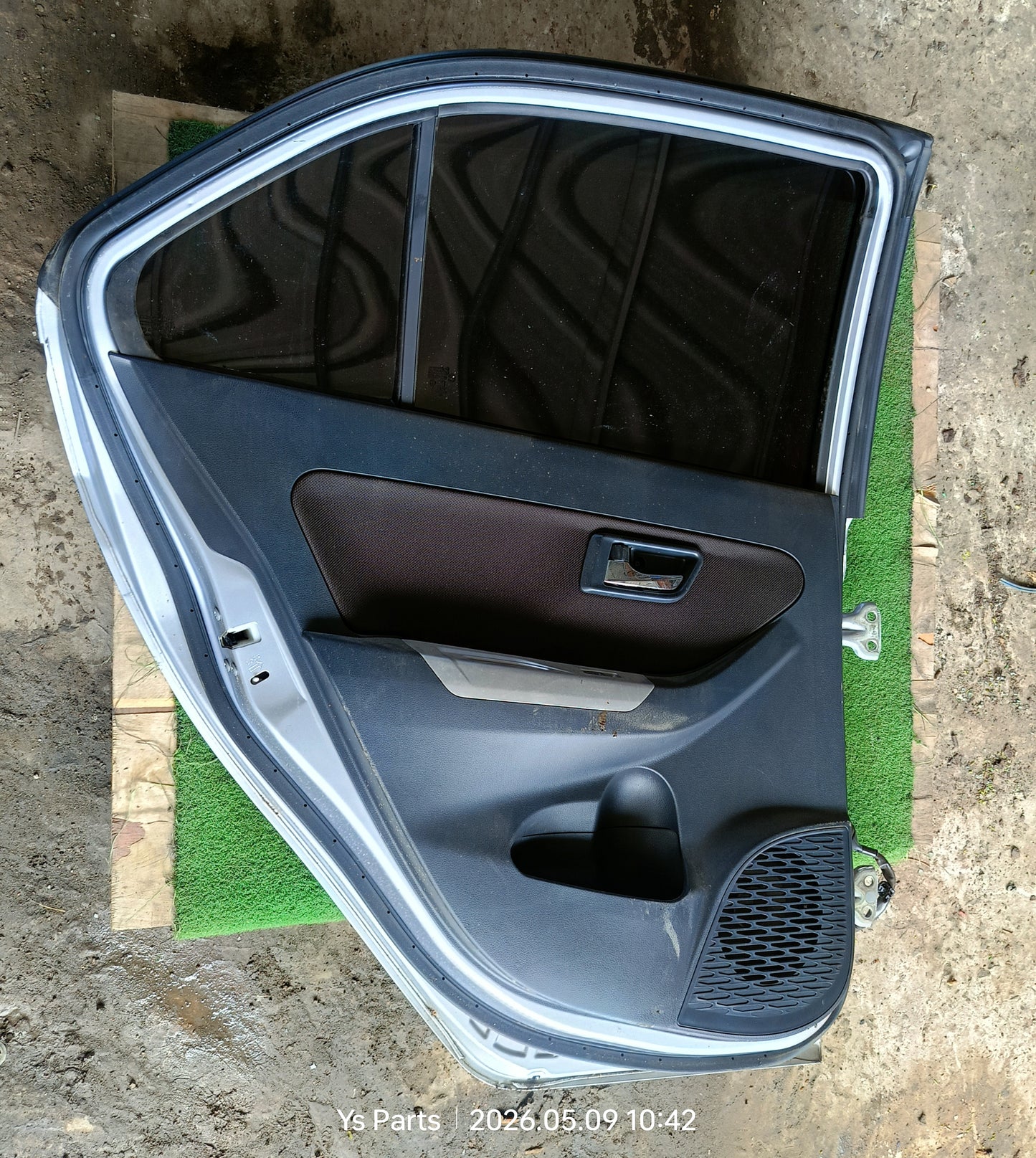 PERODUA BEZZA DOOR PANEL COMPLETE RLH SILVER (DP00316)