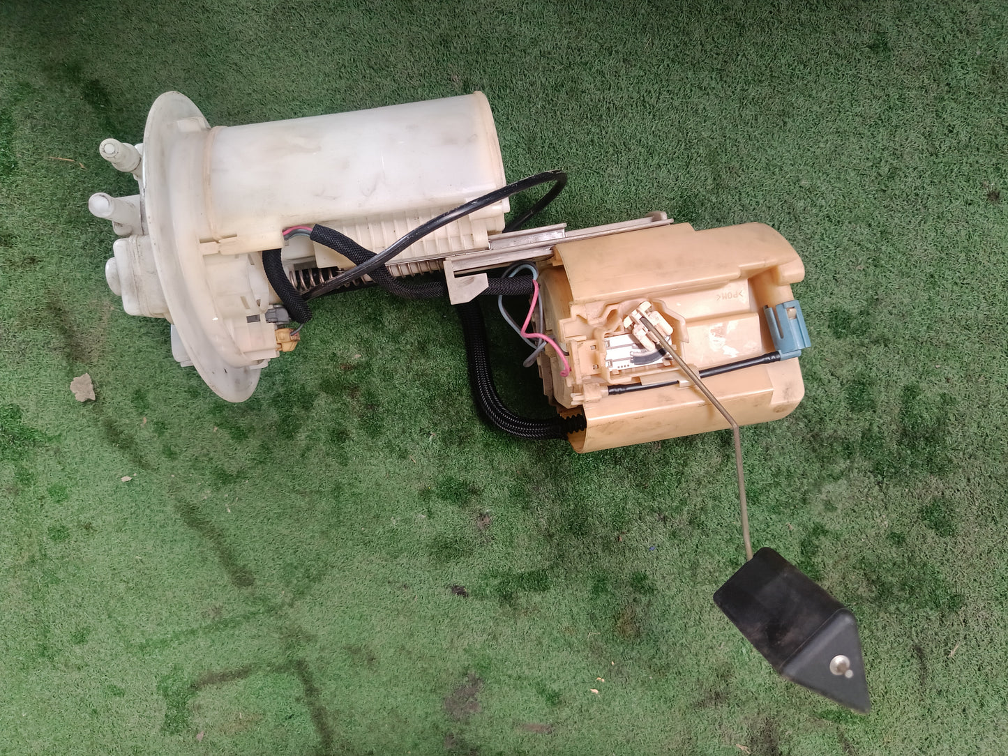 TOYOTA PRIUS FUEL PUMP (77704-47060)