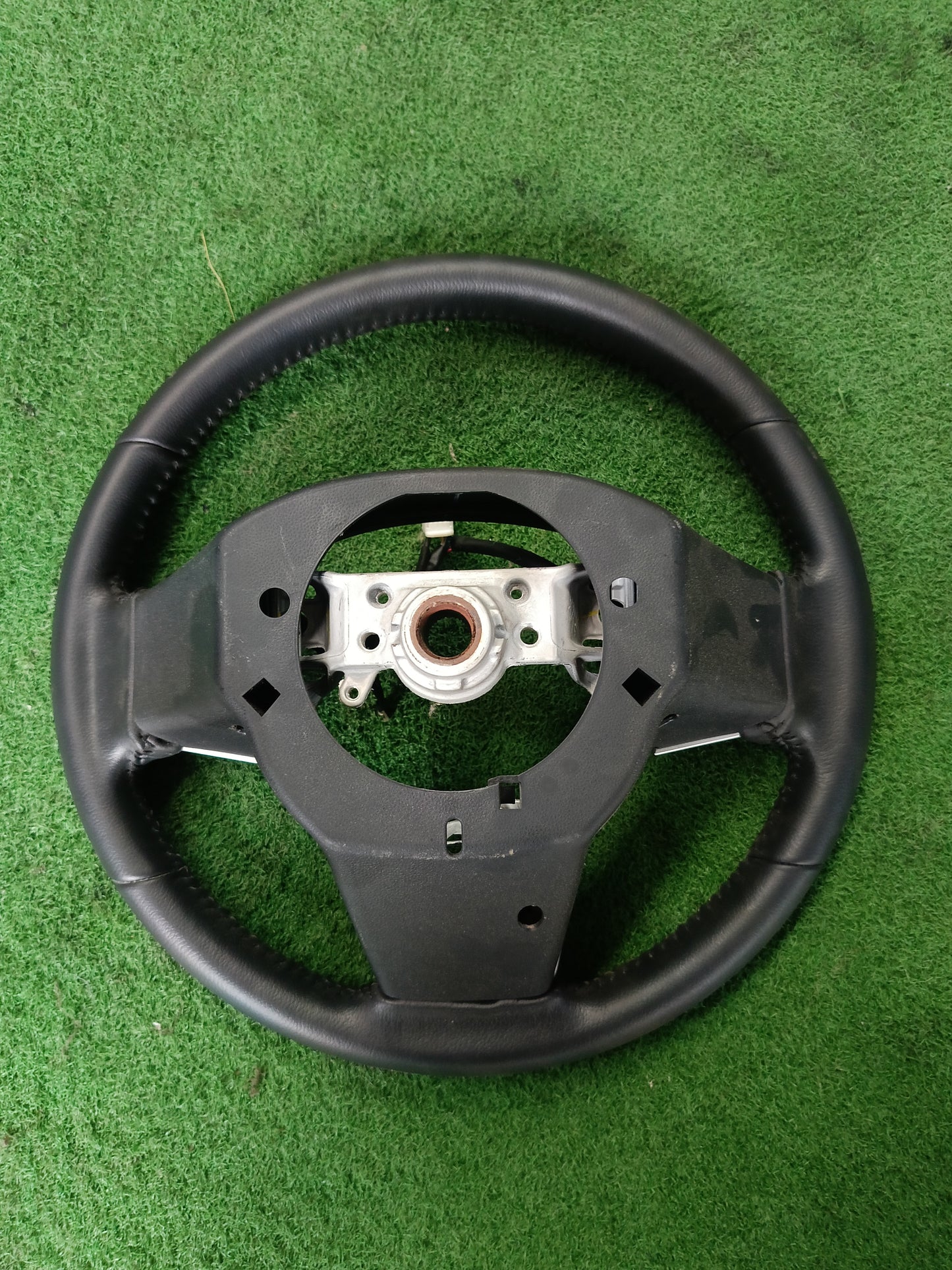 PERODUA ARUZ STEERING WHEEL (SW00118)