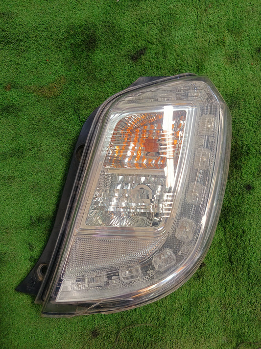 PERODUA AXIA SE TAIL LAMP (W) RH (81550-BZ280)
