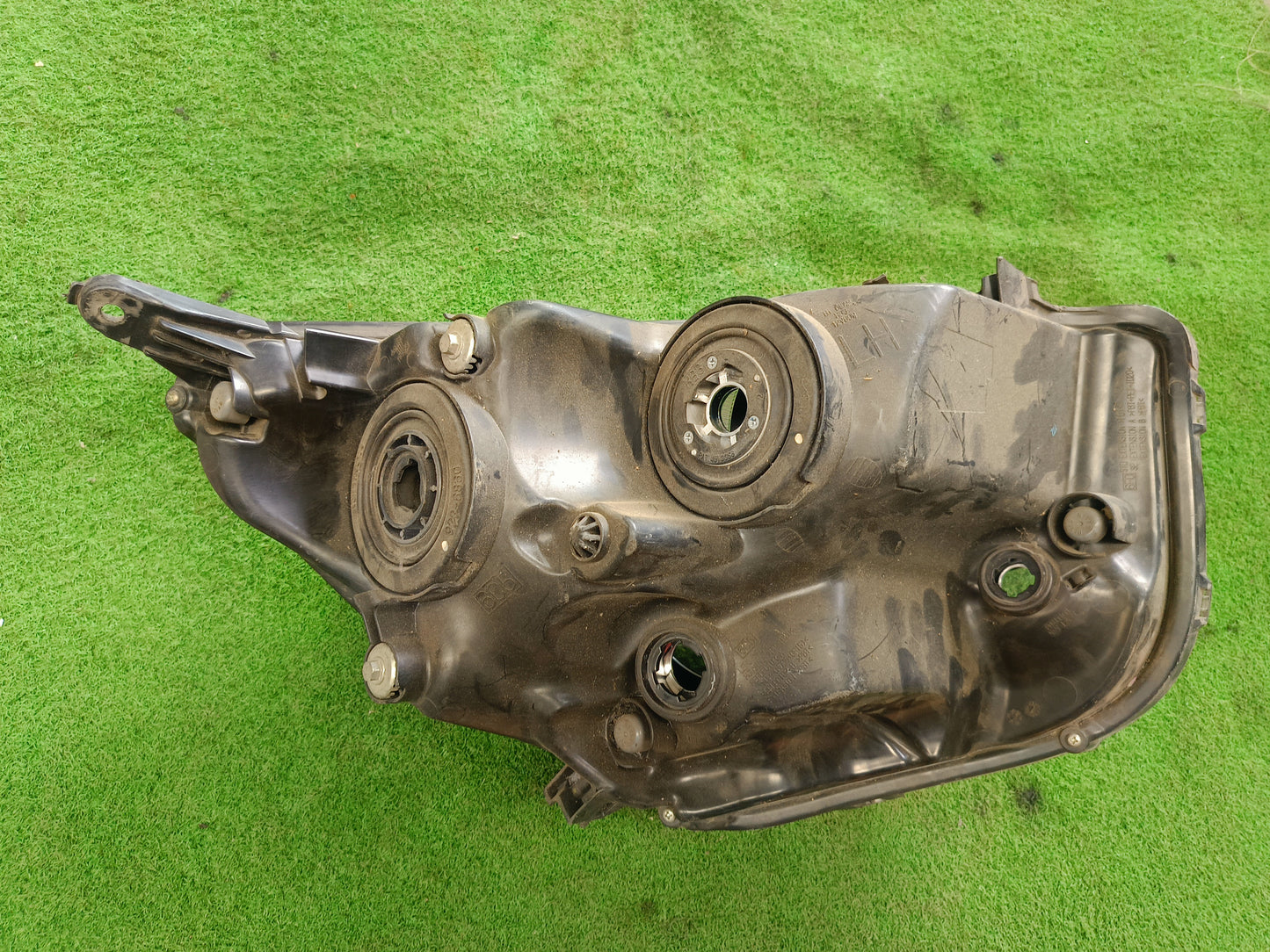 PERODUA AXIA HEAD LAMP LH (HL0136) (PATAH KAKI)