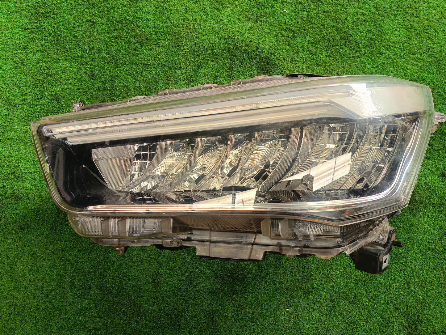 PERODUA ATIVA HEAD LAMP LH (HL0125)