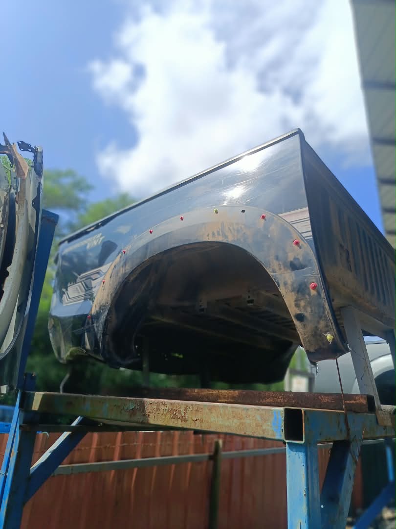 TOYOTA HILUX VIGO CABIN / BUCKET (TY000-CBN001)