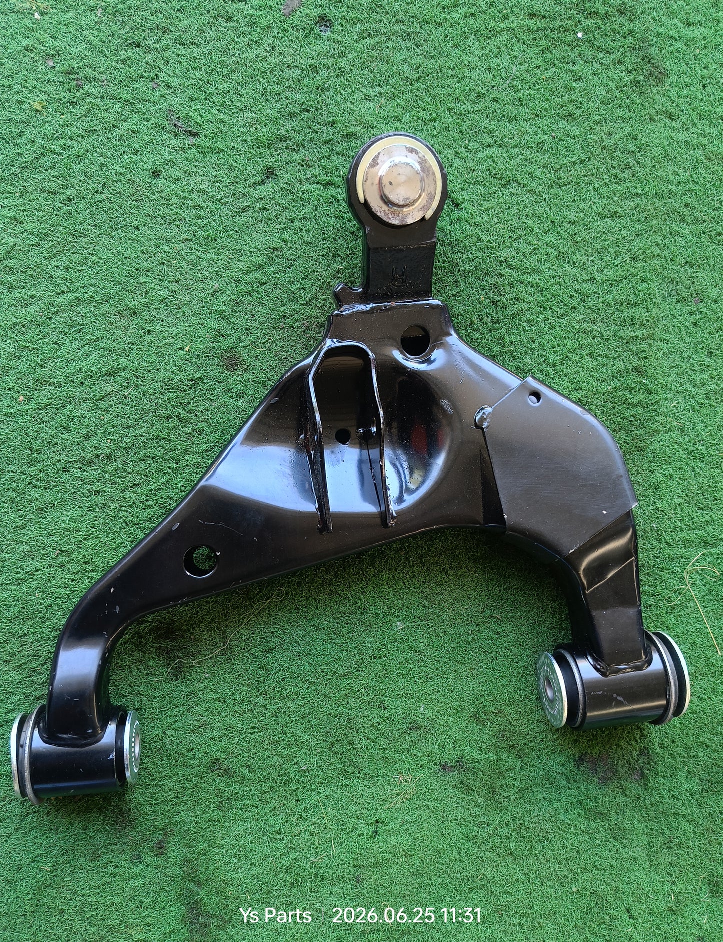 TOYOTA HILUX VIGO KUN25/26/GGN25 4WD LOWER ARM RH (NEW) (PLW13-0K040-R)