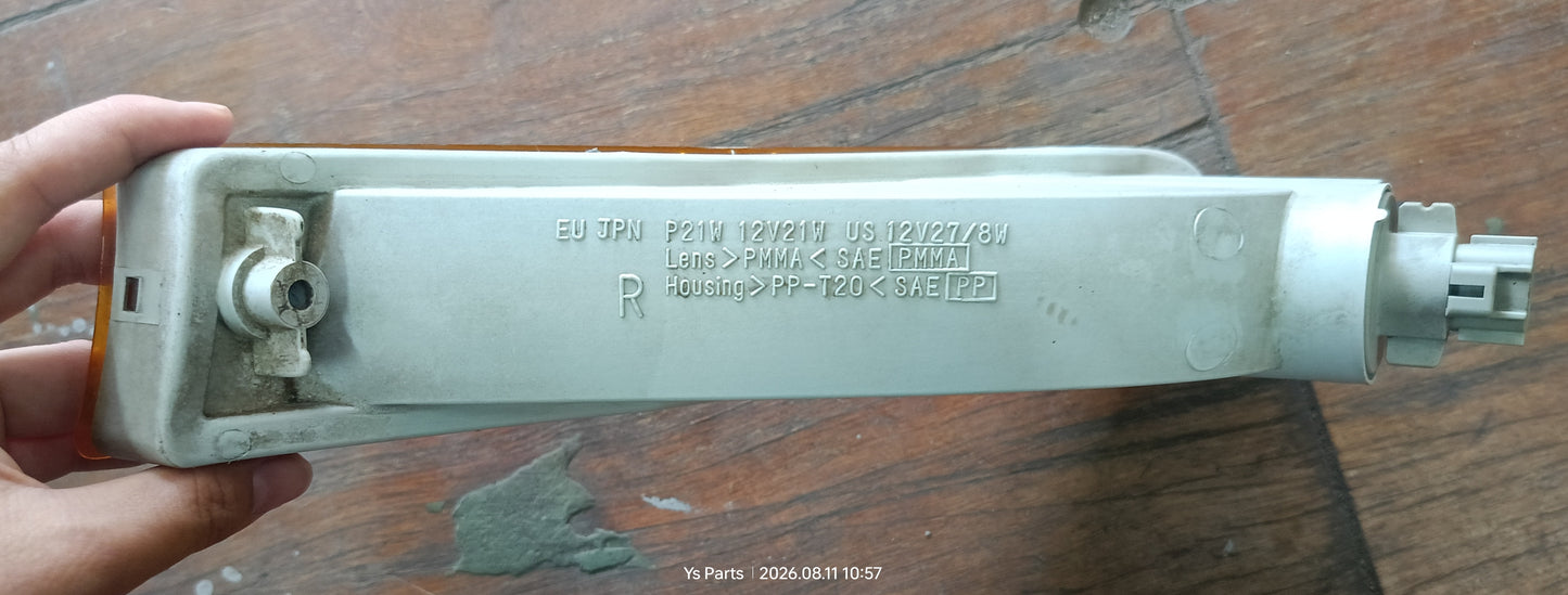 TOYOTA RAV4 SIGNAL LAMP RH (NEW) (81520-42030)