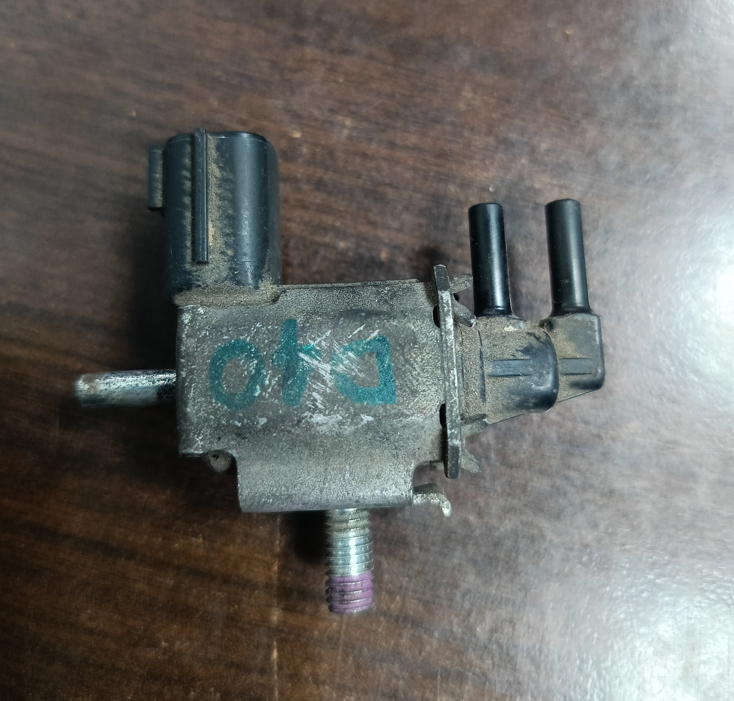 NISSAN NAVARA D40 VACUUM VALVE SWITCH (K5T46582)
