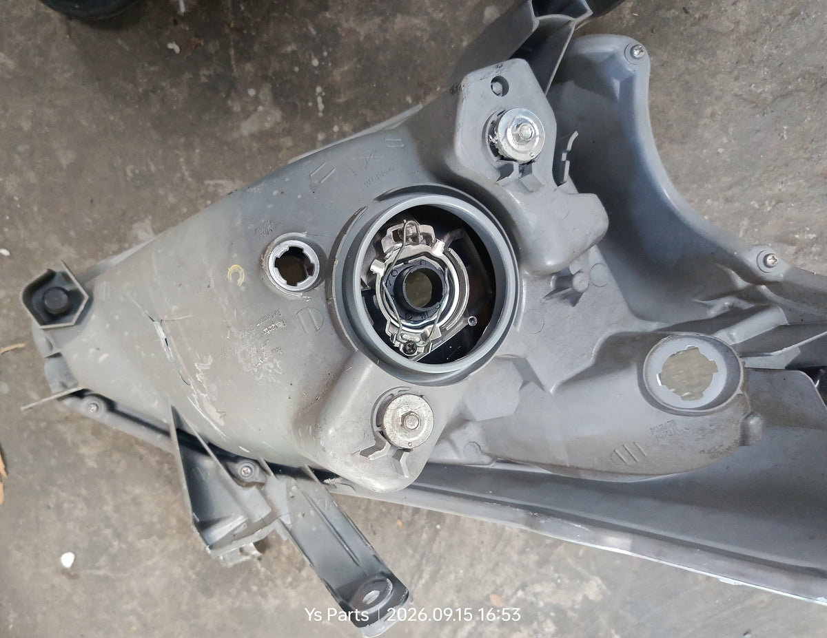 TOYOTA AVANZA HEAD LAMP LH (HL0147)