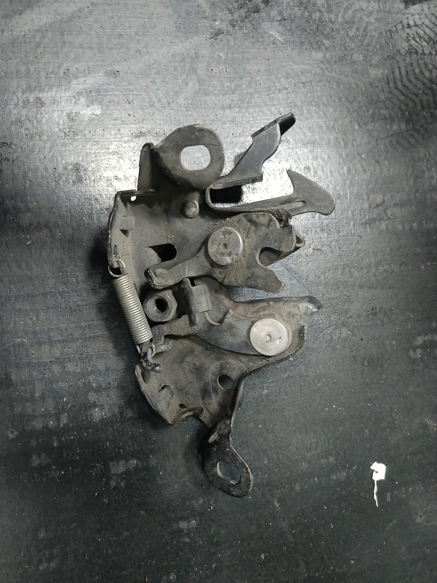 GENUINE NISSA ROGUE FRONT BONNET LOCK (BL00020)