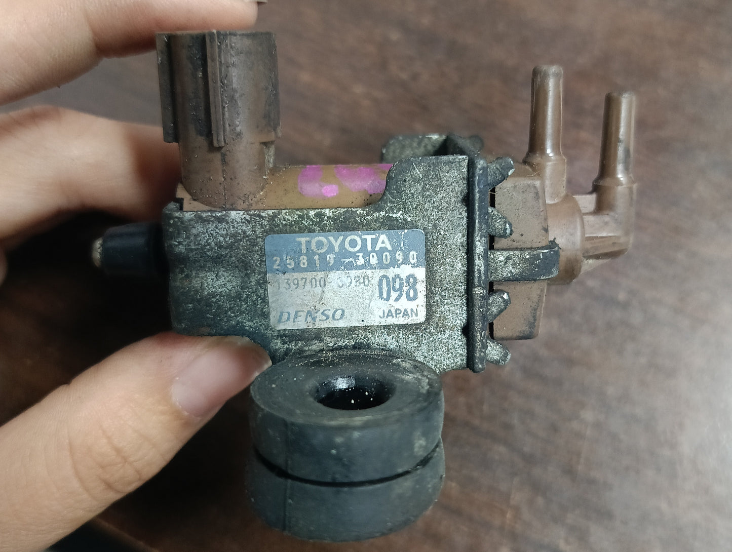 TOYOTA HILUX VACUUM VALVE SWITCH (25819-30090)