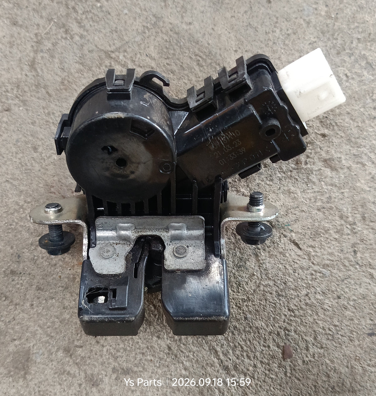 TOYOTA VELOZ / ALZA NEW TAILGATE LOCK (U) (BL00050)