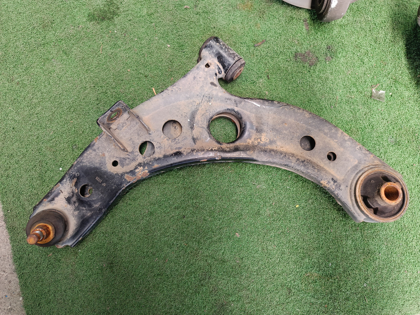 PERODUA MYVI K3 LOWER ARM LH (LAM056)