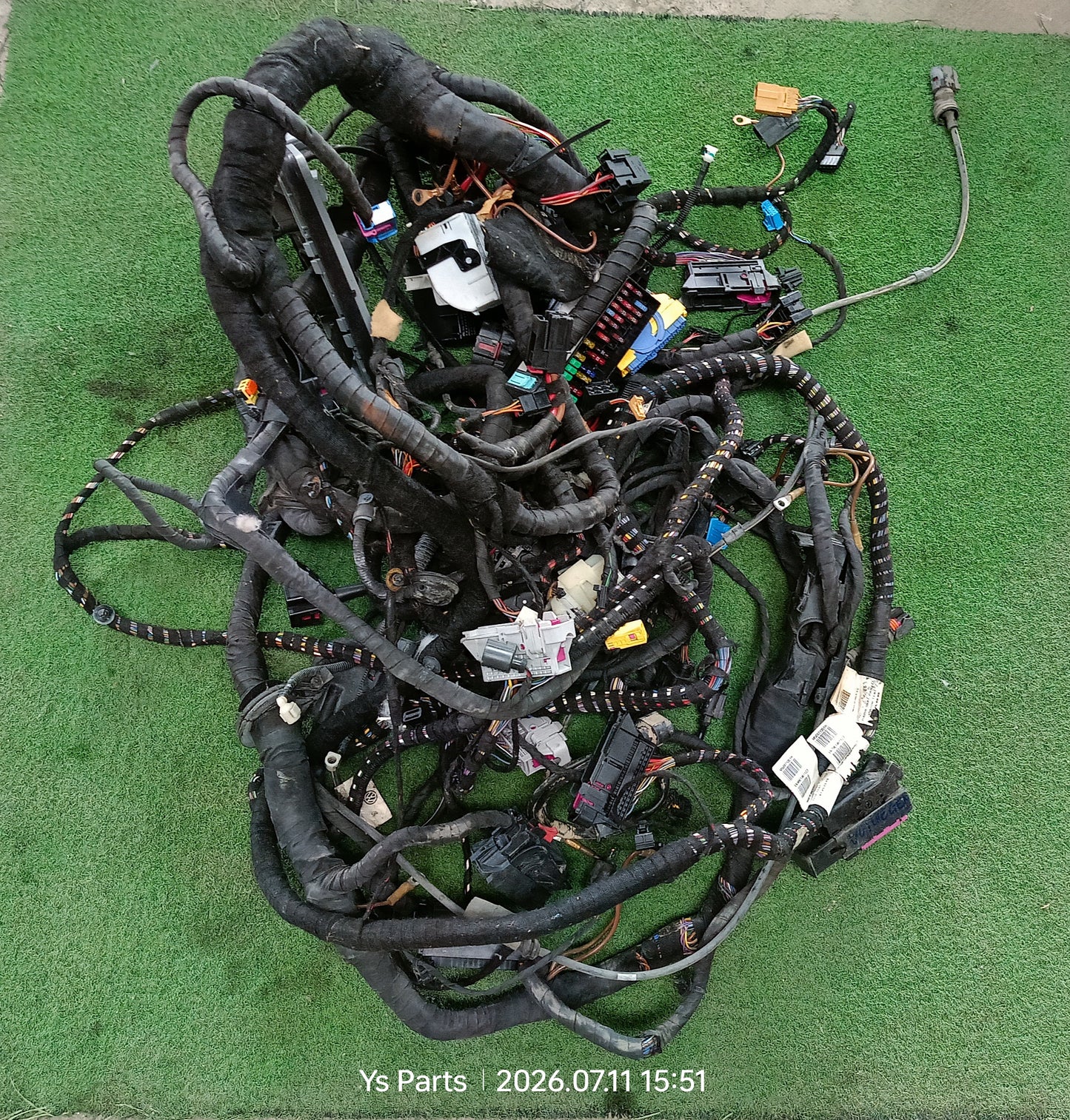 VOLKWAGEN FUSEBOX / 1 SET WIRING (M50971051H)