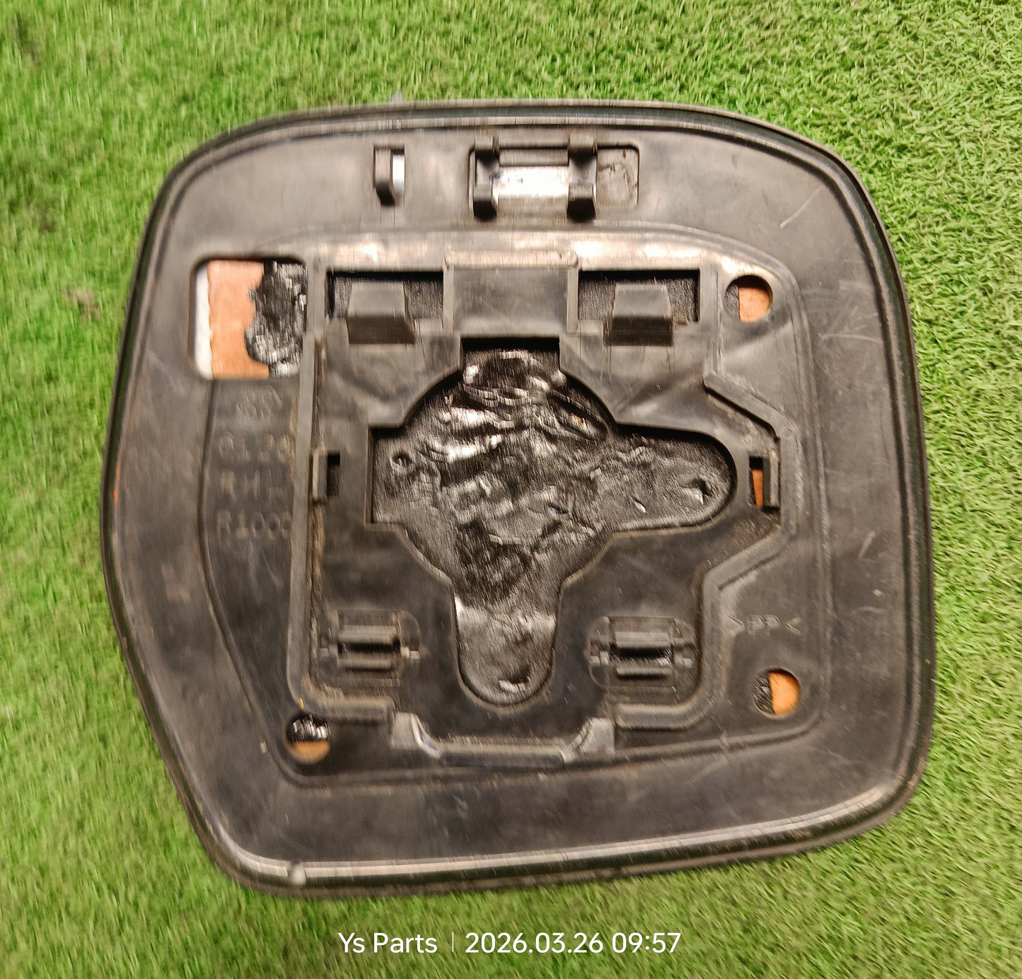 TOYOTA HIACE SIDE MIRROR GLASS RH (SMG029)